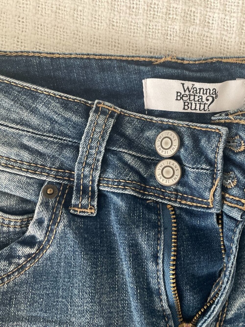 NWOT YMI Wanna Betta Butta Skinny Jeans 2 buttons Midrise Size 3